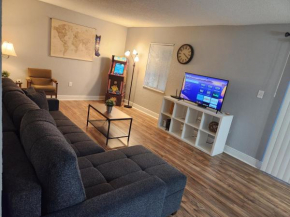 Centauri Vacation Rentals Beautiful 2-bedroom condo, near all Orlando attractions, free parking & Wi-Fi, King bed